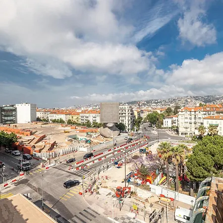 Open Sky Terrace Lage 1 Bdr & Parking * Nice