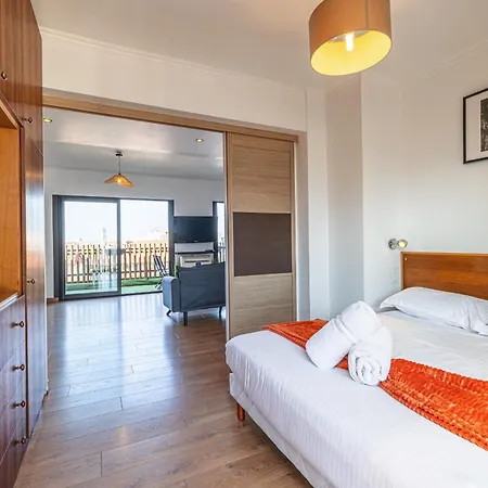 Open Sky Terrace Lage 1 Bdr & Parking