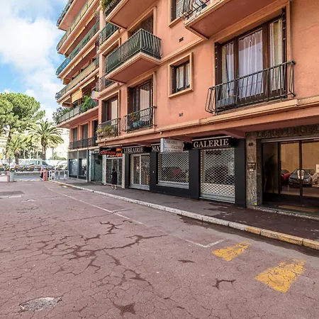 Open Sky Terrace Lage 1 Bdr & Parking *