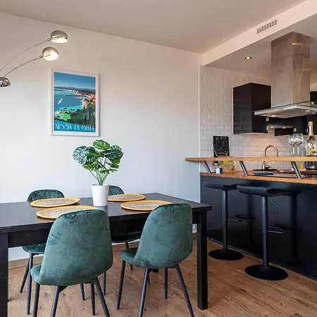 Apartment Open Sky Terrace Lage 1 Bdr & Parking