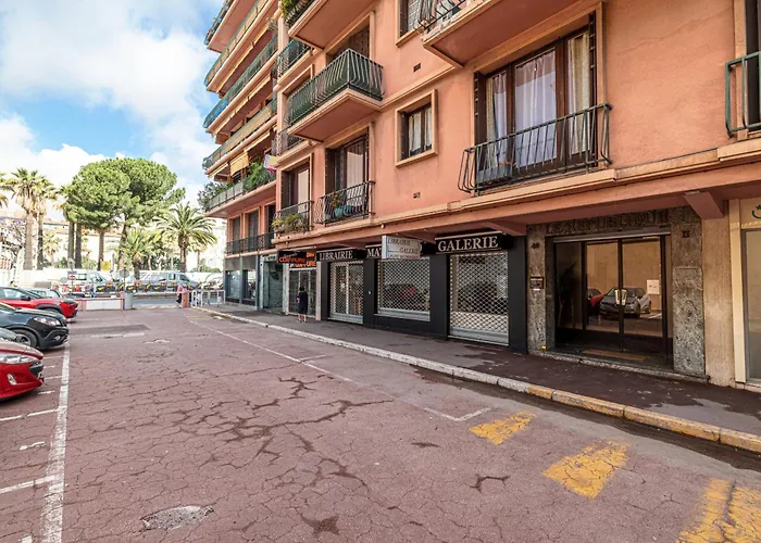 Open Sky Terrace Lage 1 Bdr & Parking *