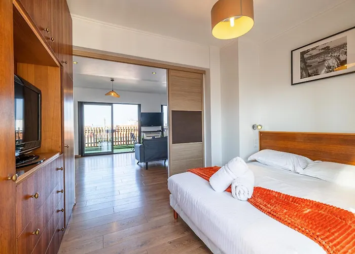 Open Sky Terrace Lage 1 Bdr & Parking