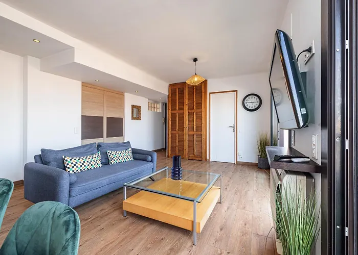 Open Sky Terrace Lage 1 Bdr & Parking *