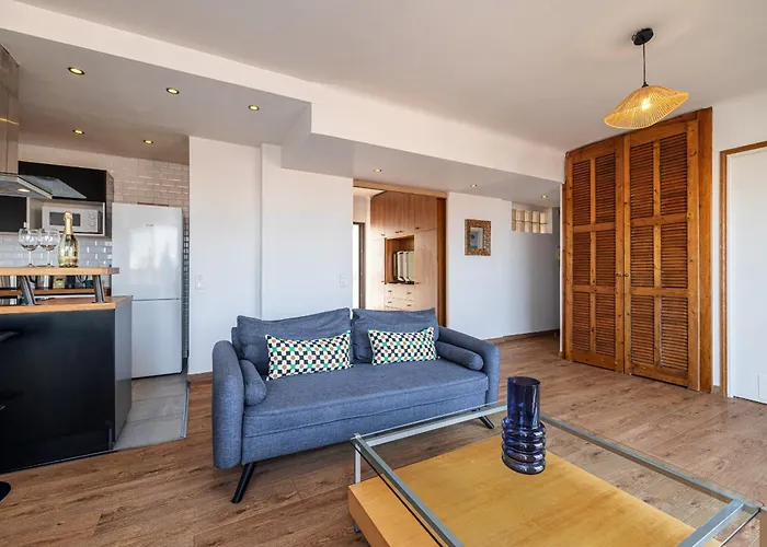 Open Sky Terrace Lage 1 Bdr & Parking *