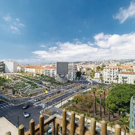 Open Sky Terrace Lage 1 Bdr & Parking *